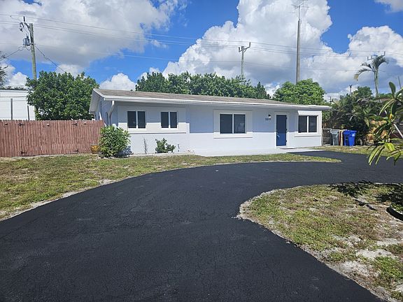 4th image of 2551 NE 7th Ter