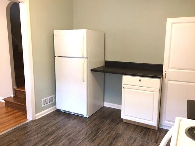 1204 N Drexel Ave — Photo 3