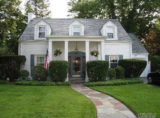 85 Maryland Ave, Freeport, NY 11520