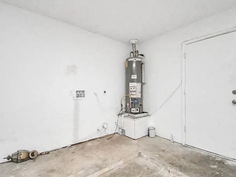 8106 Claiborne St — Photo 29