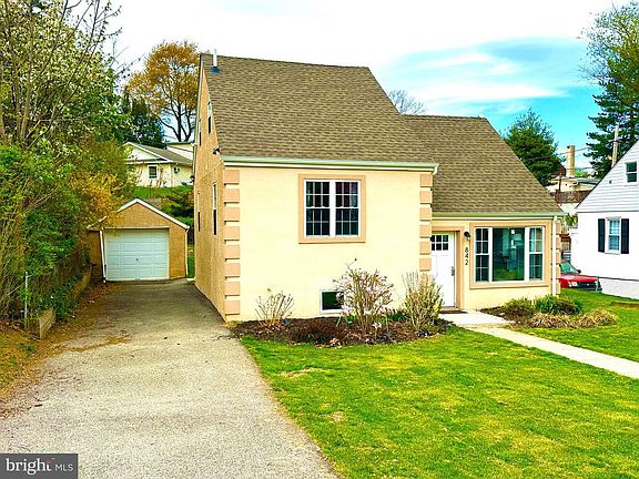 2nd image of 842 E Cathedral Rd