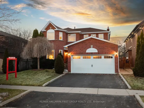 68 Forest Heights St, Whitby, ON L1R 1X4