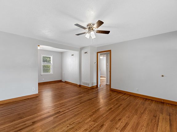 4th image of 300 W Summey Ave