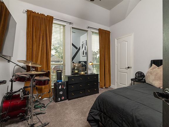 5th image of 1020 Longbow Dr