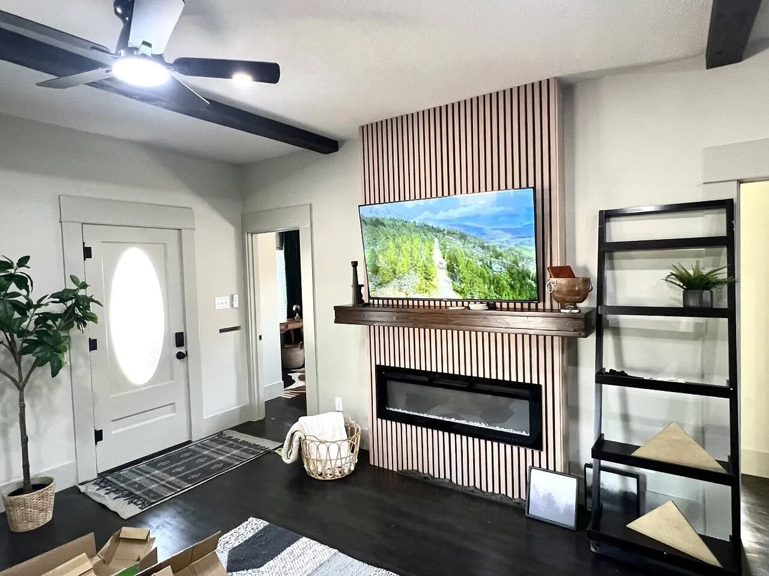 2 bed, 2.0 bath, 3681 sqft, $5,280 — Photo 1