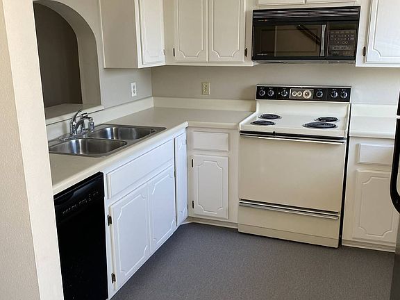 3rd image of 820 W 14th St