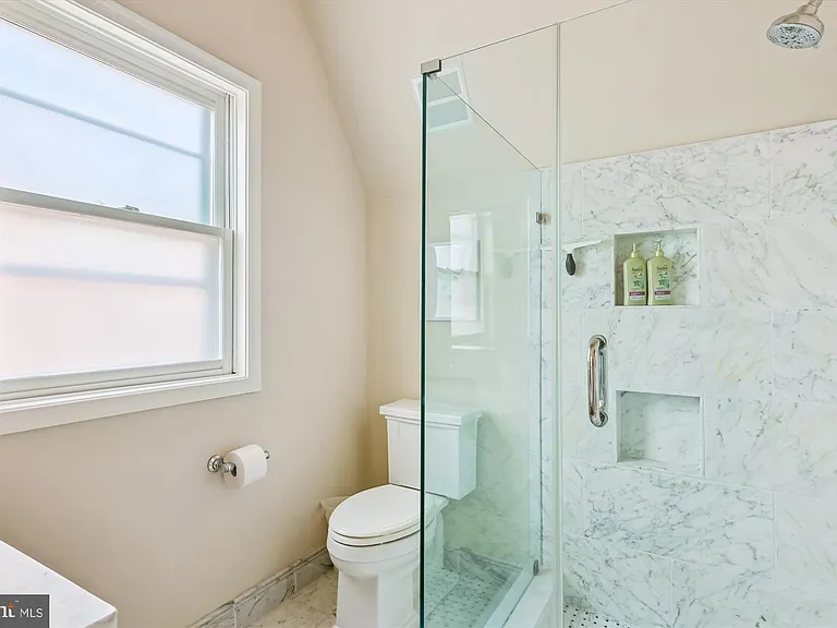 116 N Union St — Photo 40