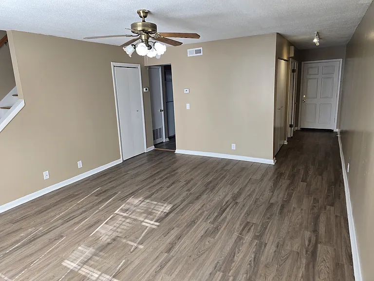 1951 Meadowbrook Cir #1951 — Photo 10