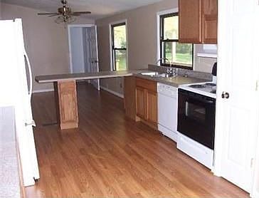 4th image of 123 Linden St