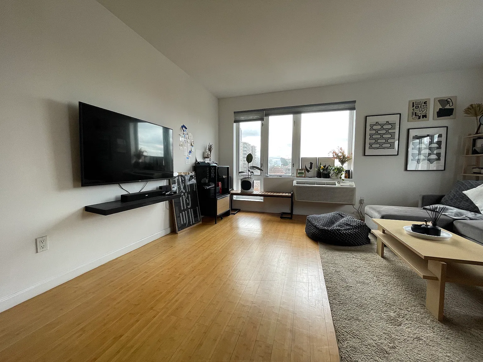 1 bed, 750 sqft, $2,200 — Photo 3