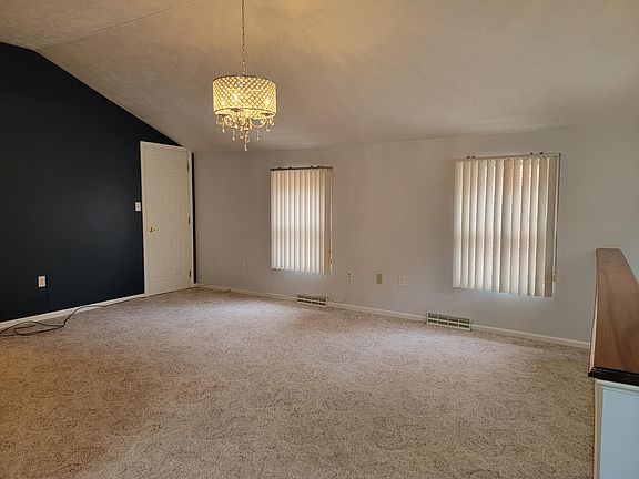 2nd image of 928 W 4th St #4