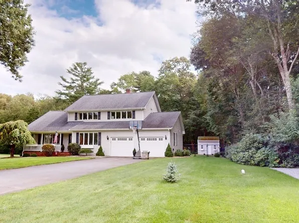 8 Bow Dr, Acushnet, MA 02743