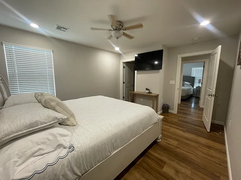 325 Sarah St — Photo 9