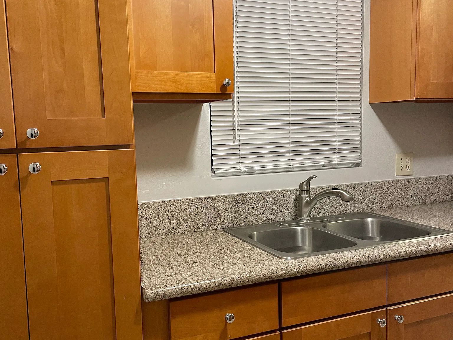 2 bed, 830 sqft, $2,095 — Photo 3
