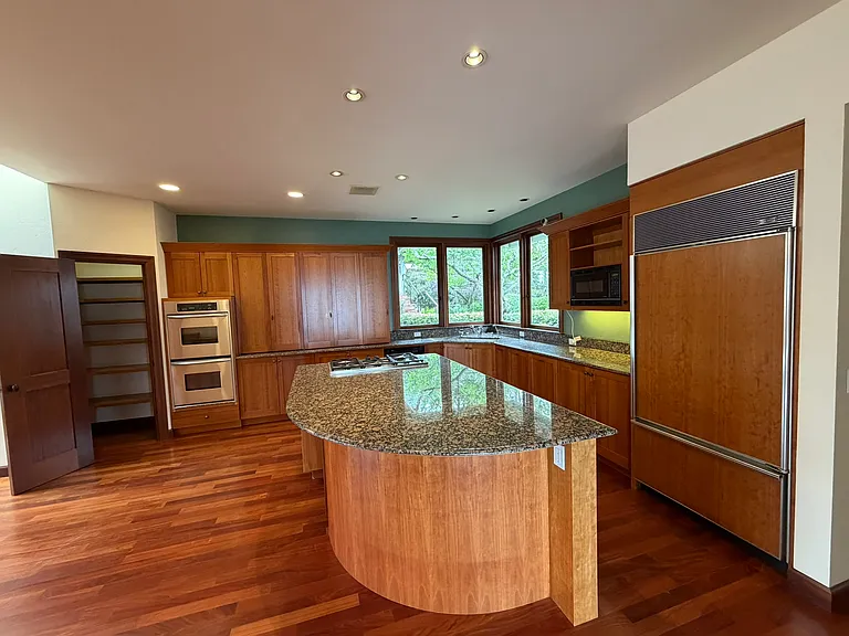 Chef's kitchen, island has granite countertop