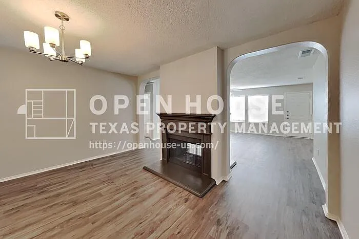 1108 Halifax Ln — Photo 3