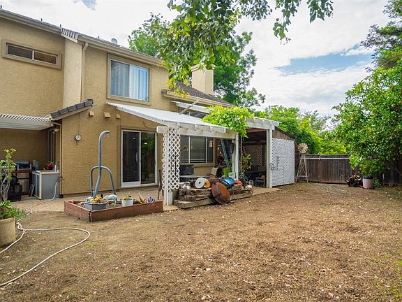 2nd image of 1636 Sandalwood Court
