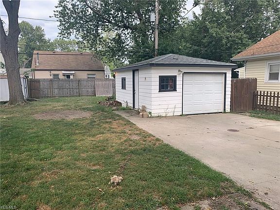 3rd image of 521 E 332nd St