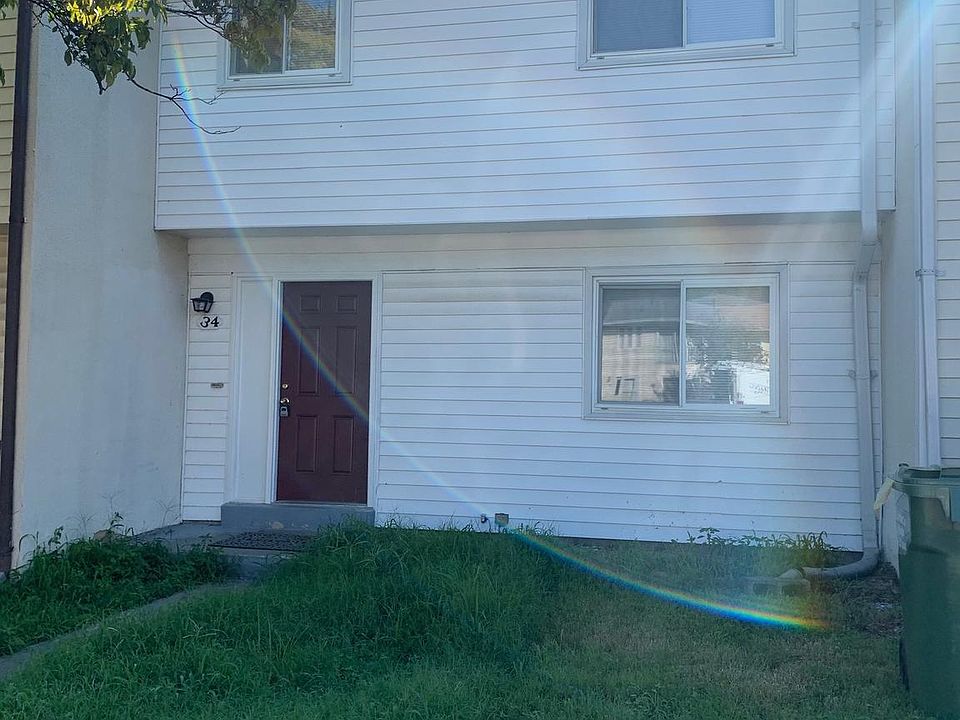 1st image of 34 Wayside Ct