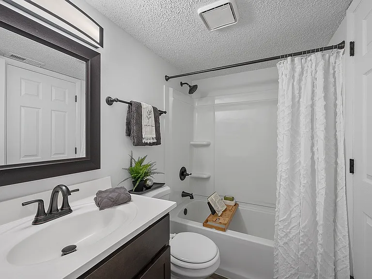 Timber Glen Apartments — Photo 105