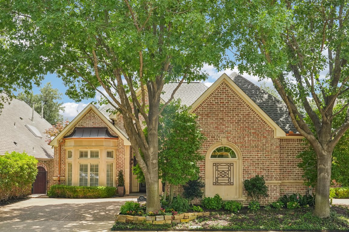 Walnut Meadow Ln-2406-001.jpg