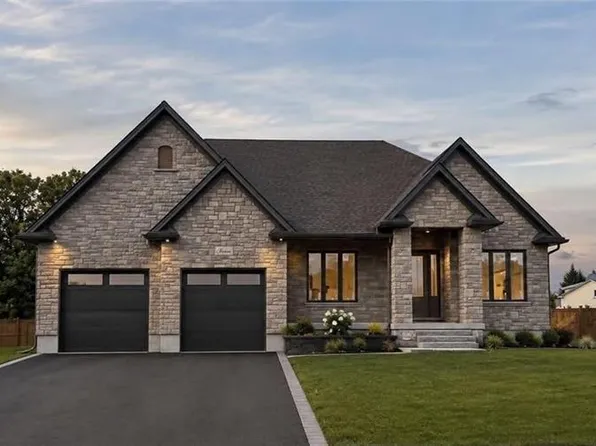 16 Albert St E, North Dumfries, ON N0B 2N0