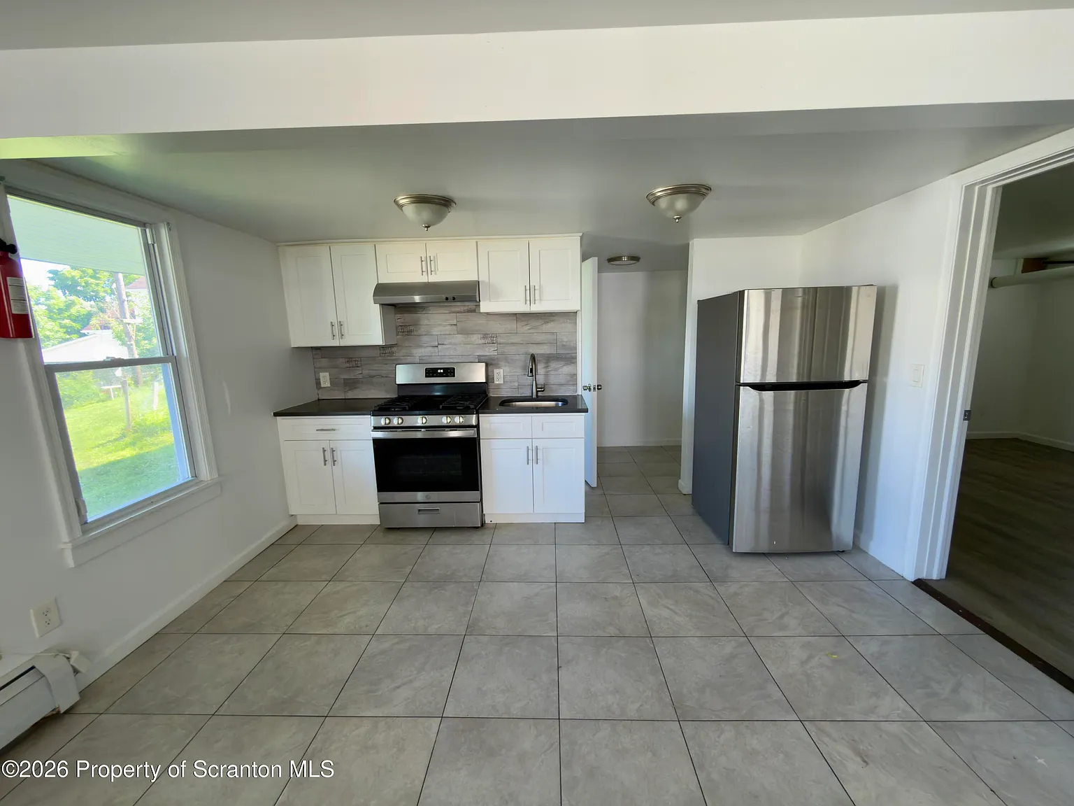 2 bed, 1.0 bath, 640 sqft, $1,100 — Photo 2