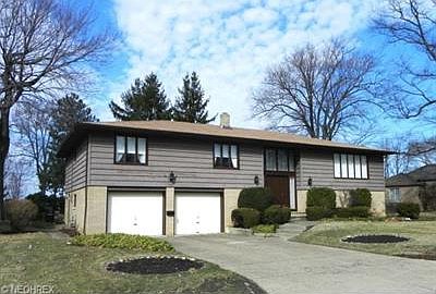 1st image of 140 E 265th St