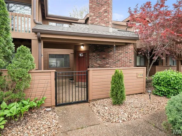 1708 Hemingway Ln #C, Saint Charles, MO 63304