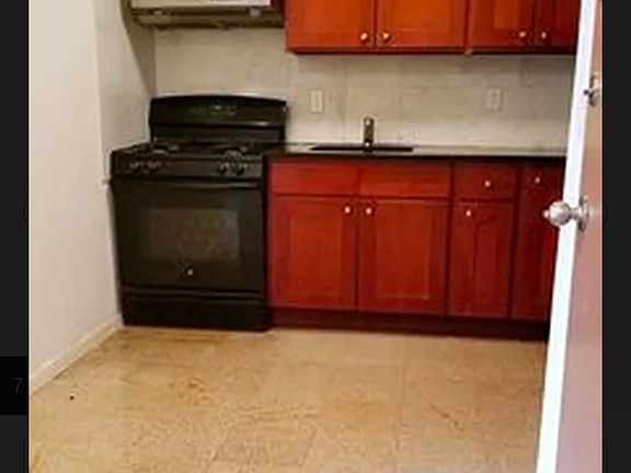 5th image of 2524 Broadway #4A