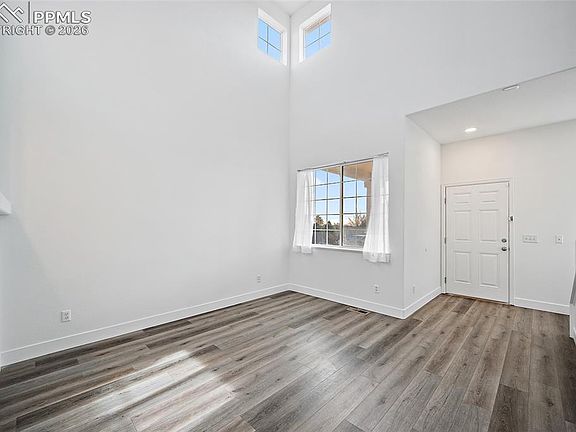 5th image of 9188 Sunningdale Rd