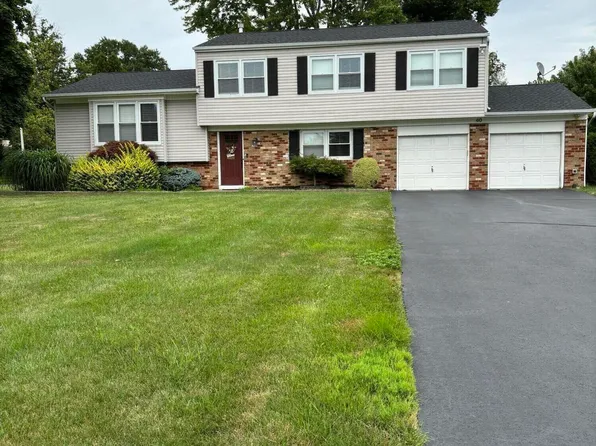 40 Cornell Place, Manalapan, NJ 07726