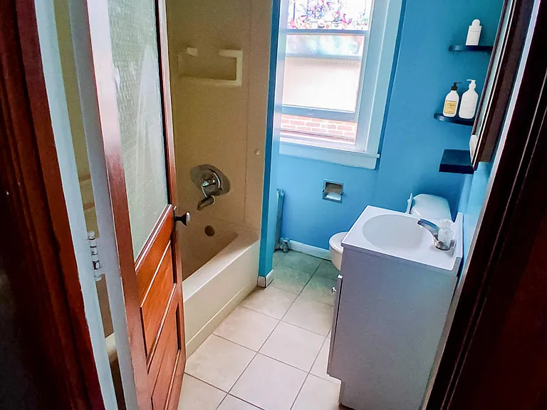 1020 W Green St — Photo 8