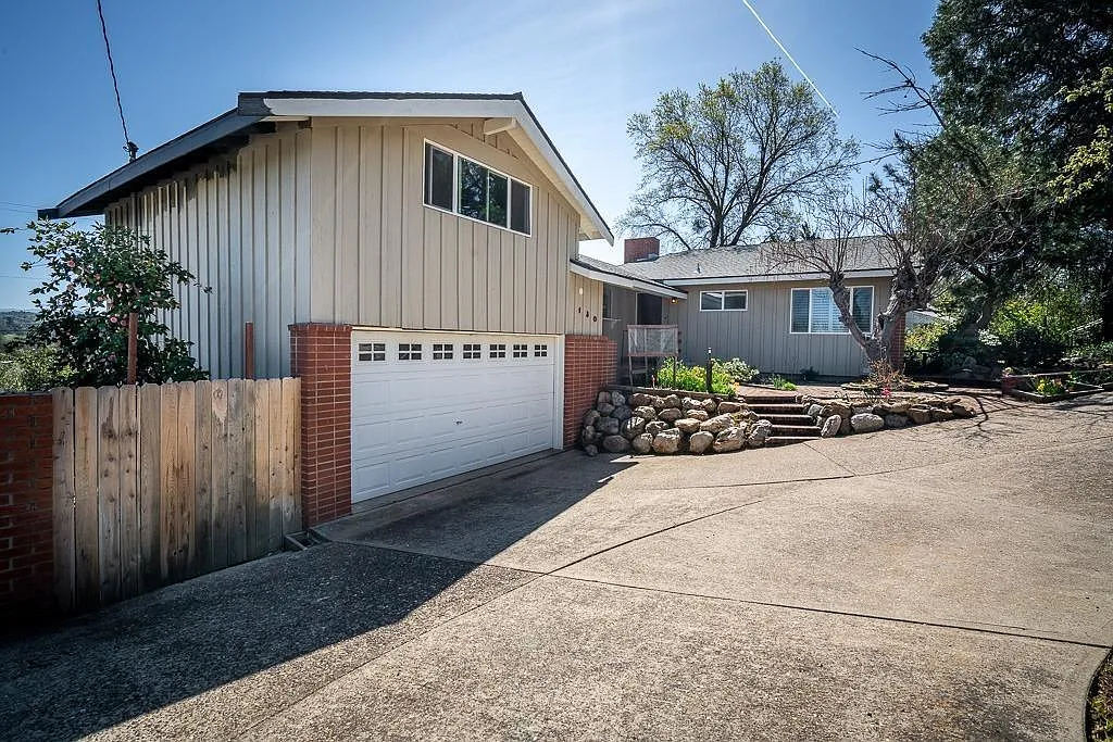 130 Circle Dr — Photo 3