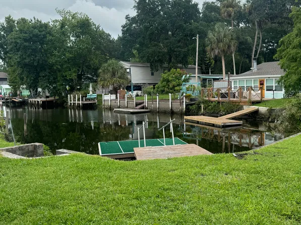 6123 Waverly Rd, Weeki Wachee, FL 34607