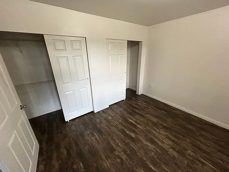 Riverton Apartments — Photo 8