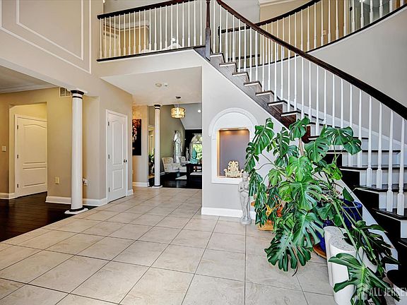 3rd image of 3 Greenwich Ct