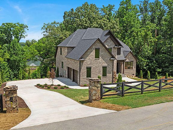 3rd image of 526 River Rd