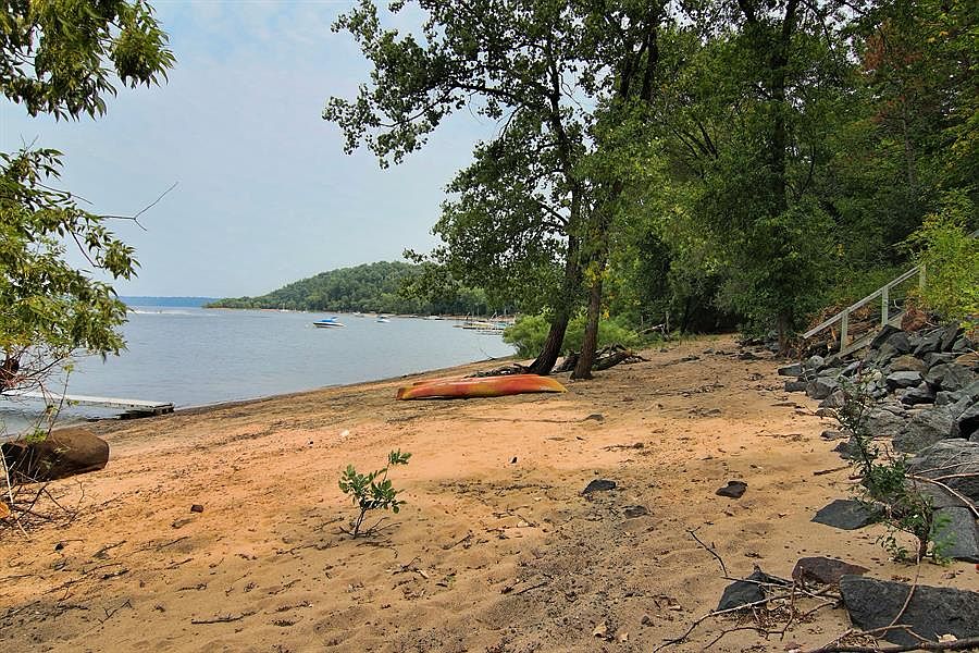 2nd image of 276 Cove Rd
