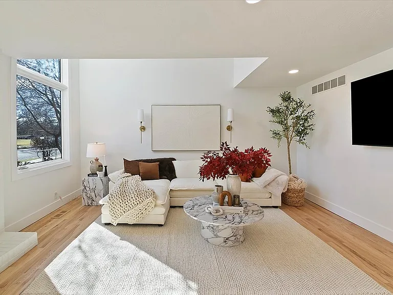 459 S Walnut St — Photo 12
