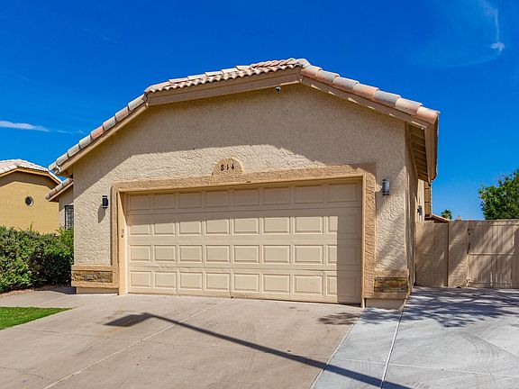 3rd image of 814 W San Mateo Dr
