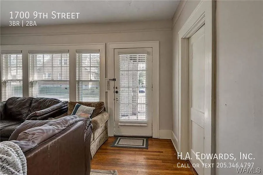 1700 9th Street — Photo 2