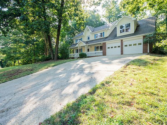 2nd image of 1546 Isham Dr