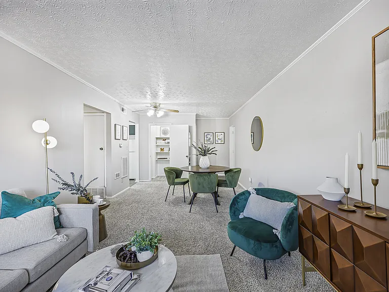 Wood Creek Apartments — Photo 12