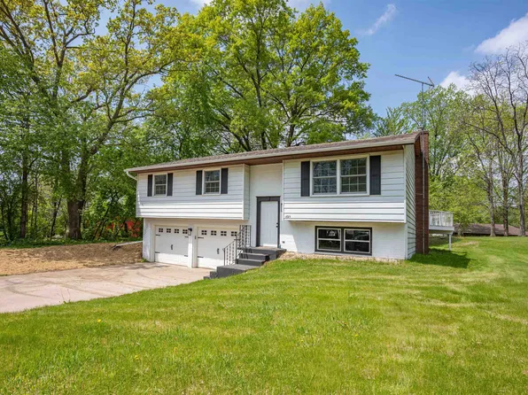 1725 Algonquin Dr, Baraboo, WI 53913