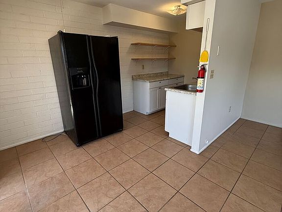 4th image of 2550 N Park Ave #9