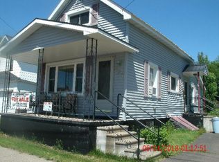 927 9th St, Lake Linden, MI 49945