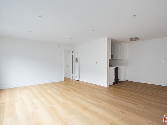 4th image of 2241 Virginia Ave APT 3