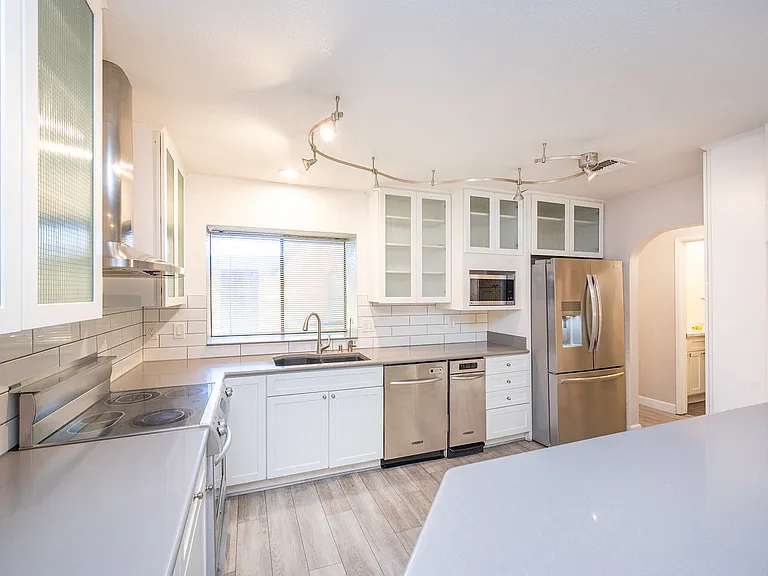 200 P St #D34 — Photo 9