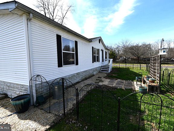 2nd image of 45 Maple Ct